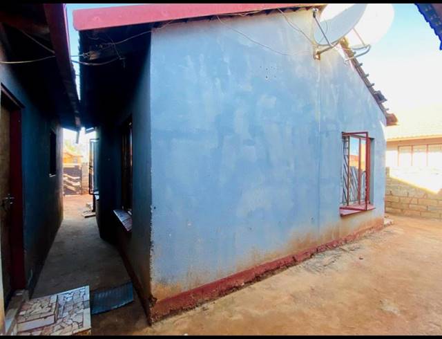 2 BEDROOM HOUSE FOR SALE IN PROTEA GLEN